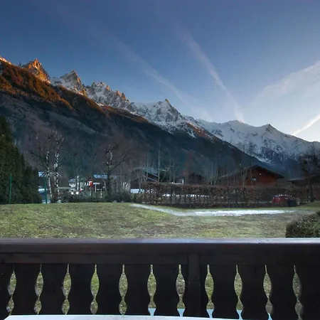 Ancelles - Les Praz - Golf - Vue Mont-blanc - Randonnees 木屋 霞慕尼